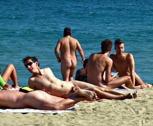 Голые парни на нудиском пляже