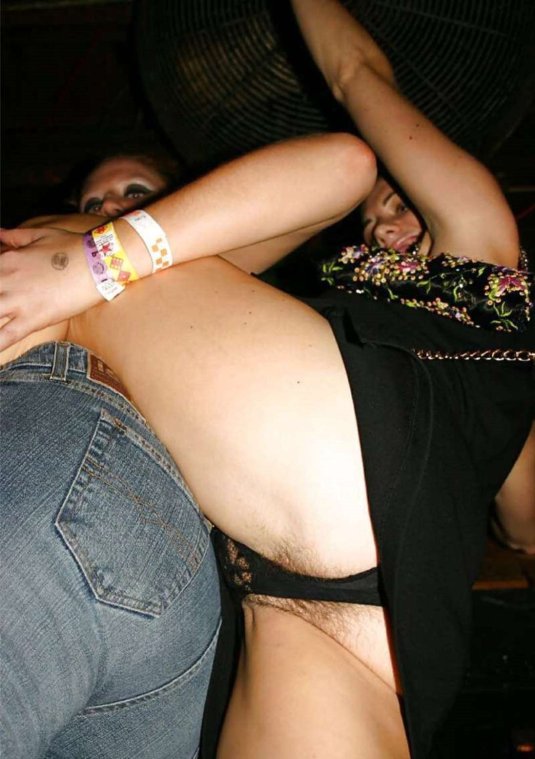 Голые женщины в машине частное