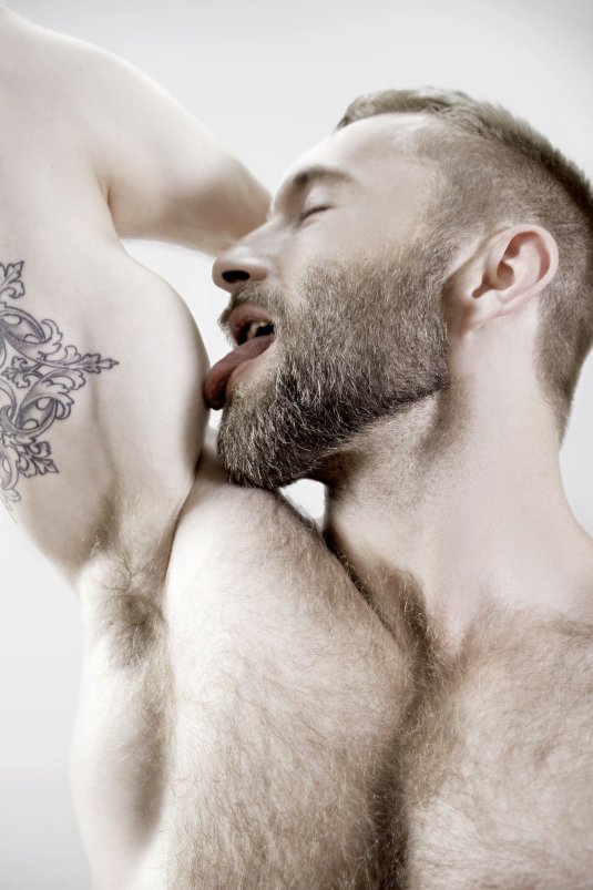 Голые бородатые мужчины