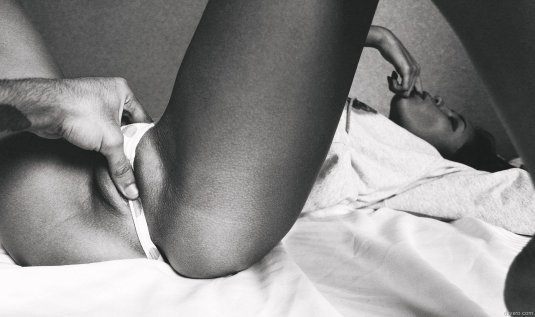 Мужской член в женских руках чб