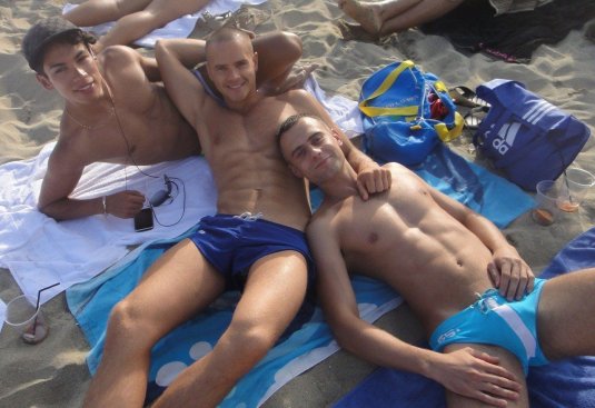 Мужчины в трусах на пляже русские