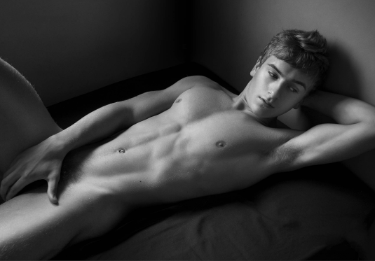 Порнушка с красивым парнем