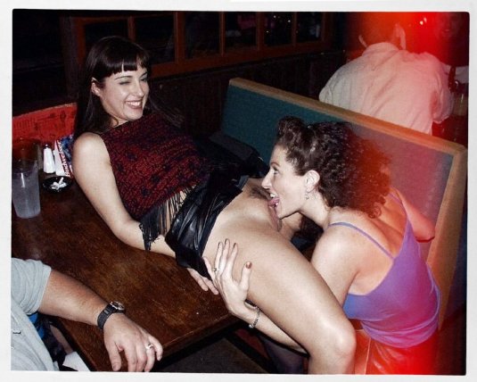 Кунилингус в общественном месте