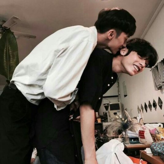 Эстетика поцелуя парней корейцев