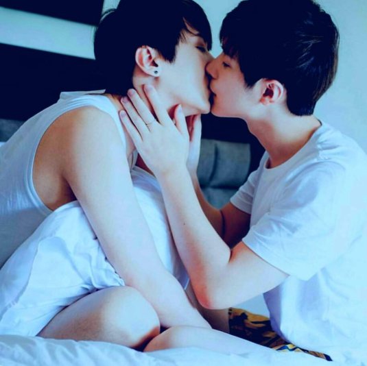 Корейцы БТС поцелуи