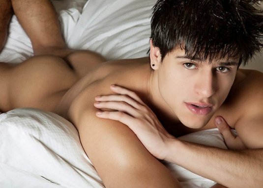 Молодые красивые голые парни