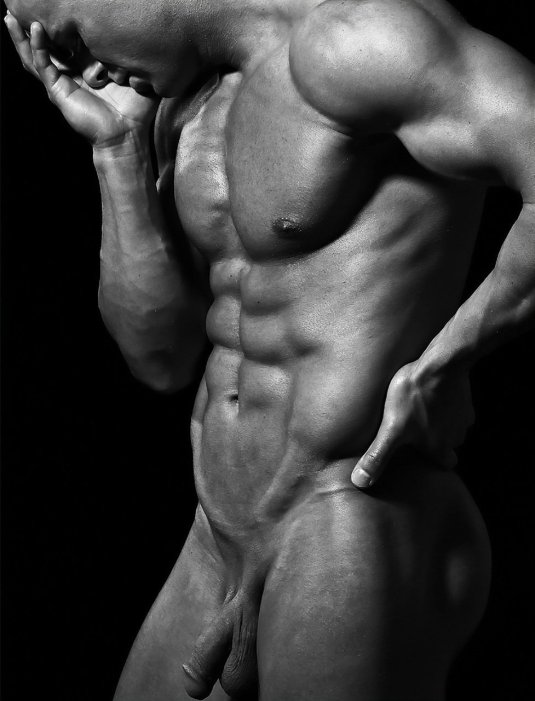 Красивое голое тело мужчины