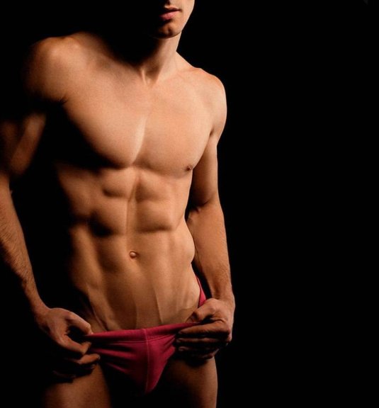 Голое женское тело и мужское рядом