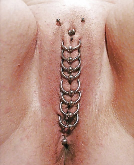 Красивый пирсинг клитора
