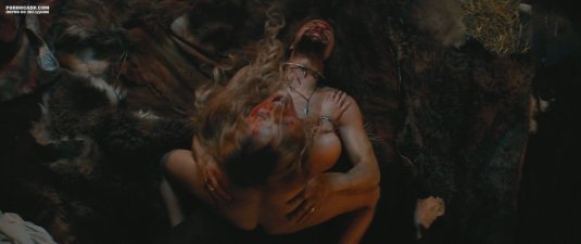 Актриса Александра Бортич голая