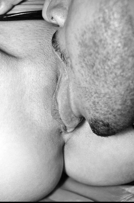 Кунилингус крупным планом