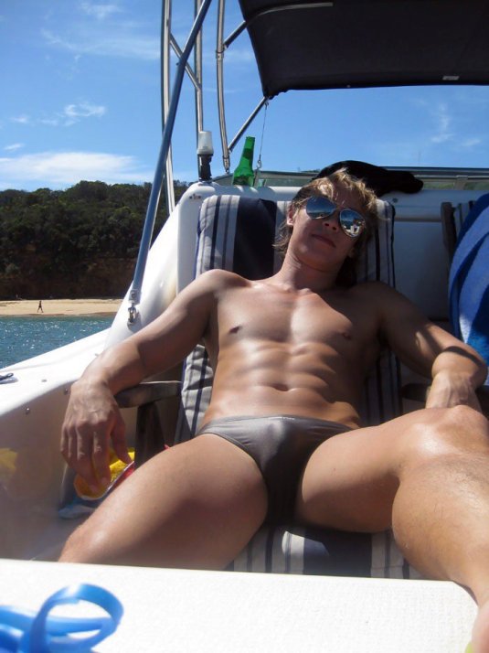 Мужские члены в плавках