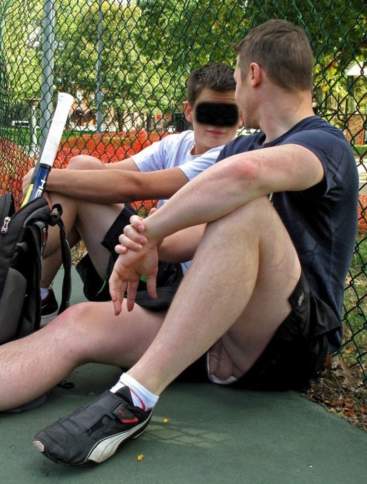 Мастурбация в трусах мужчины