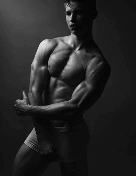 Голые качки с маленьким членом