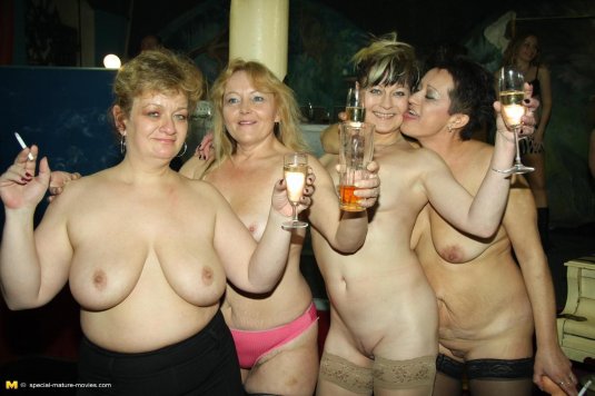 Голая пьяная жена