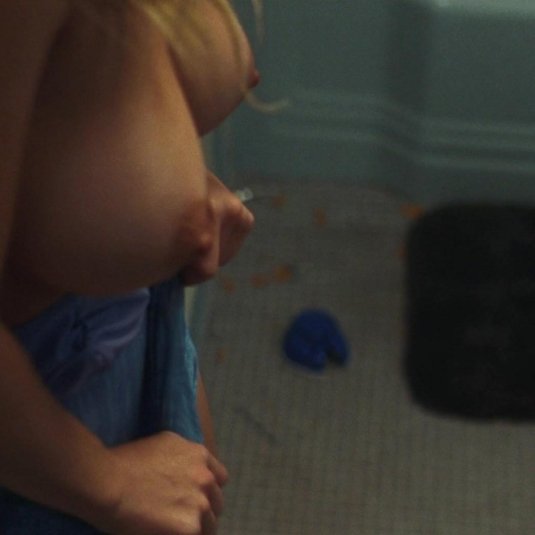 Шарлотта маккинни грудь