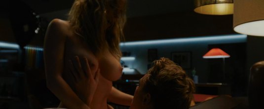 Sydney sweeney эротические сцены