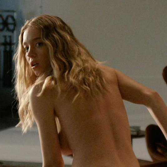 Сидни суини сиськи