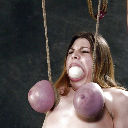 Издевательство над сиськами бдсм