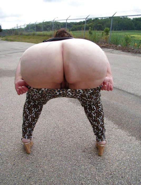 Жирная жопа без трусов