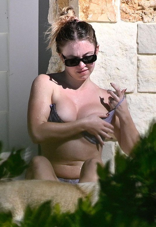 Sydney sweeney bikini