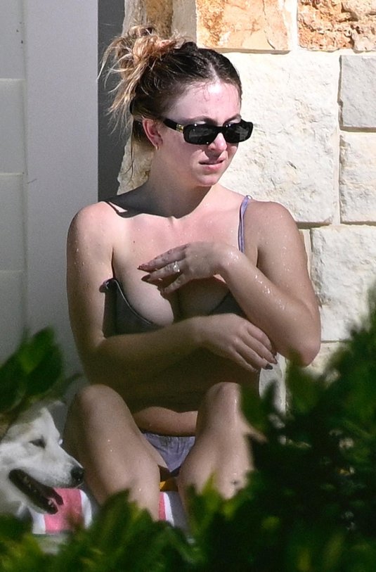 Сидни суини гола