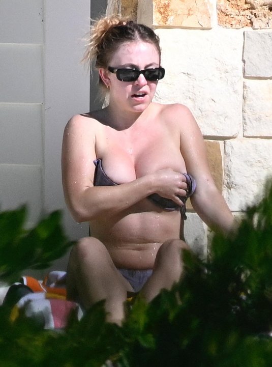 Голая сидни суини