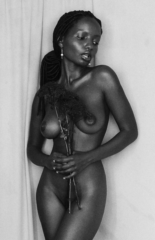 Дейзи купер темнокожая ню