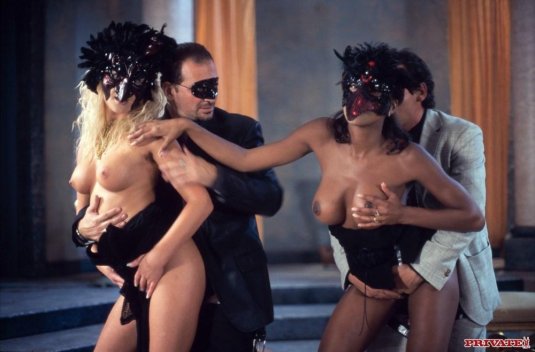 Маскарад ню