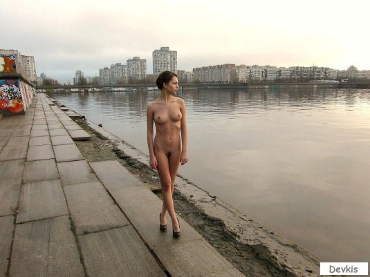 Фотосессия ню на набережной