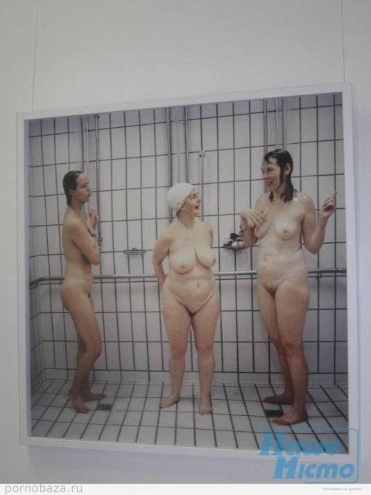 Голые женщины в общественной бане