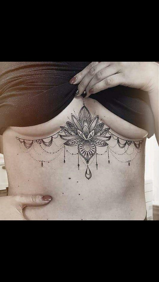 Тату под грудь