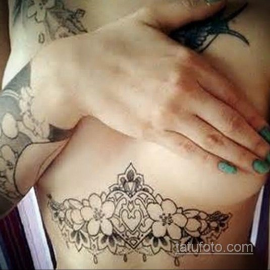 Тату под грудью женские