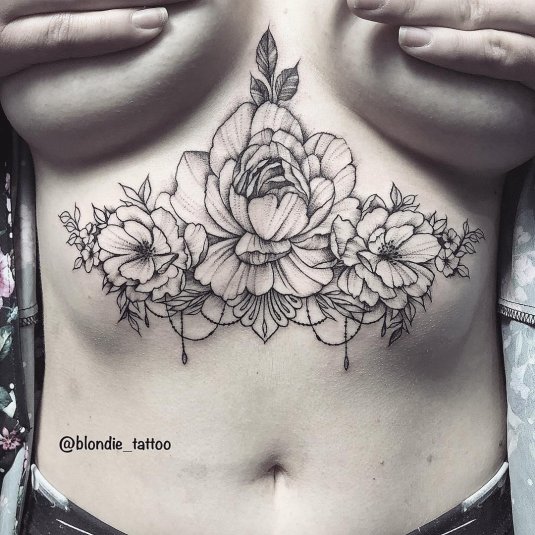 Тату под грудь