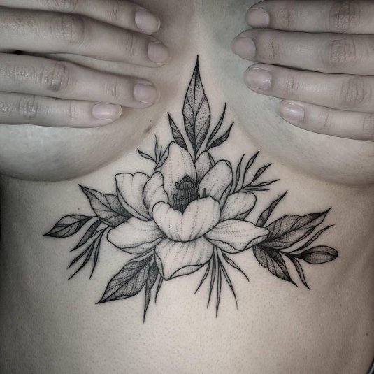 Под грудью тату