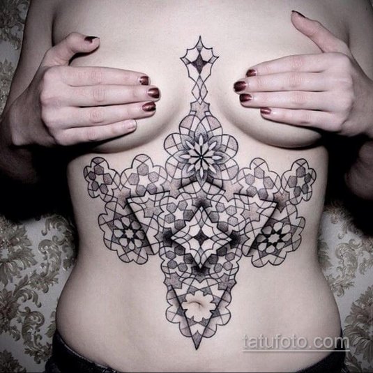 Тату для девушек под грудью