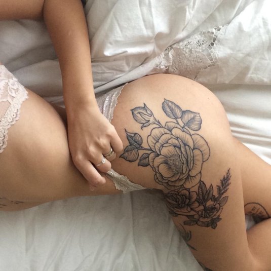 Тату для девушек на попе