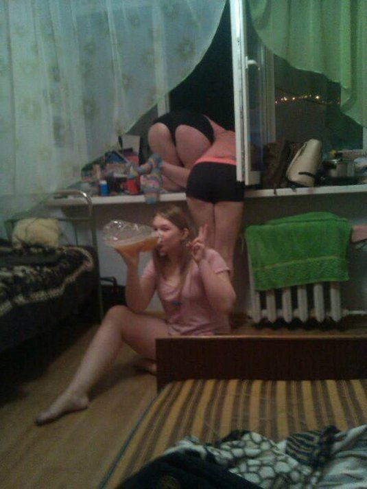 Девушки в общежитии