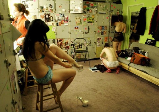 Девушки в общежитии