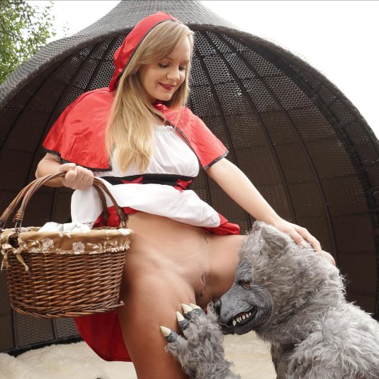 Костюм красной шапочки для взрослых