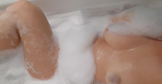 Сисечки девочки в пене