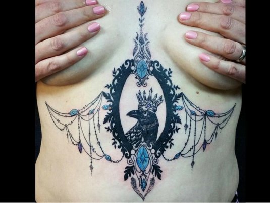 Тату под грудь