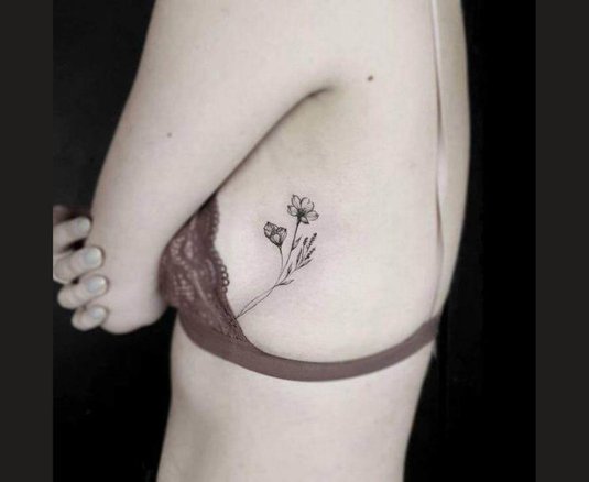 Татуировка под грудью