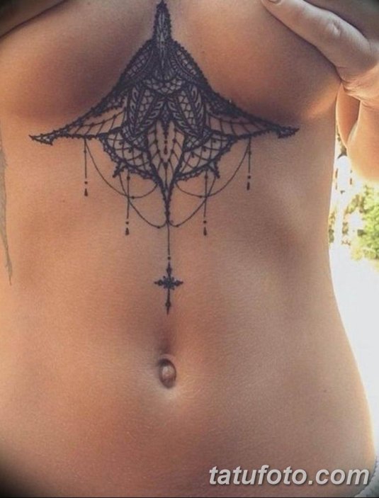 Под грудью тату