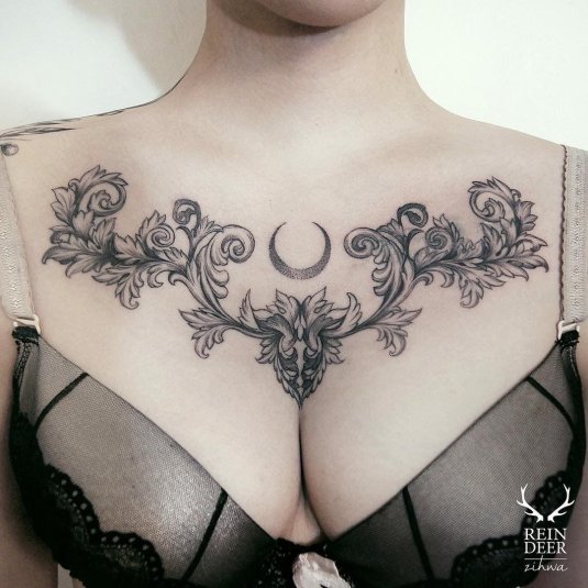 Тату над грудью женские