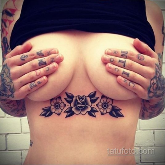 Татуировки на женских сиськах