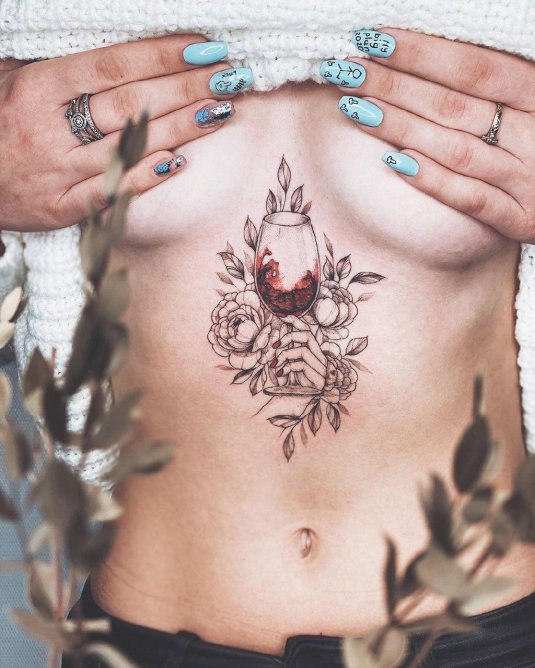 Под грудью тату
