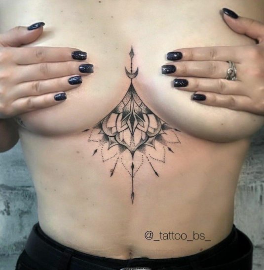 Под грудью тату