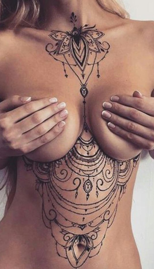 Тату на женской груди