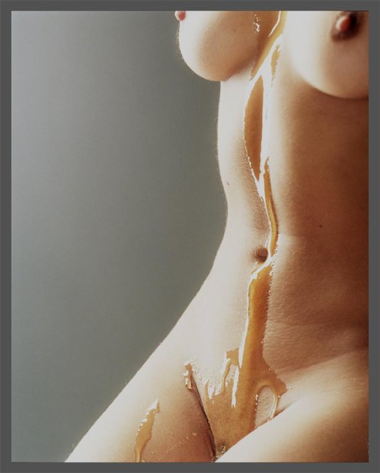 Красивые голые женские животики